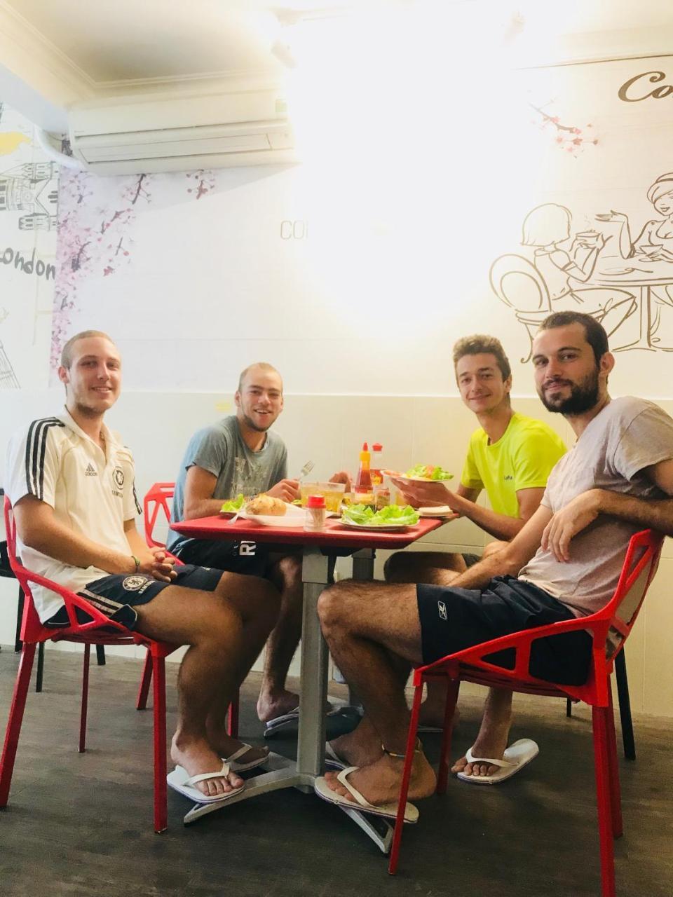 הו צ'י מין סיטי The Lily Hostel & Coffee מראה חיצוני תמונה