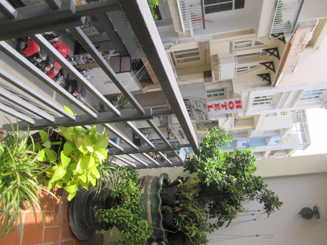 הו צ'י מין סיטי The Lily Hostel & Coffee מראה חיצוני תמונה